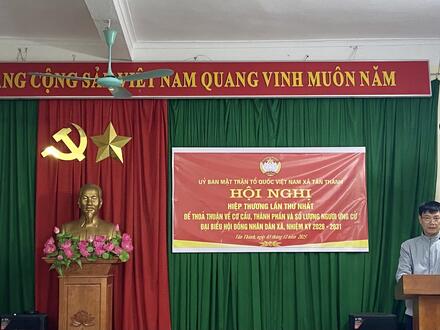 Kinh tế - Chính trị