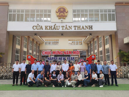 Kinh tế - Chính trị