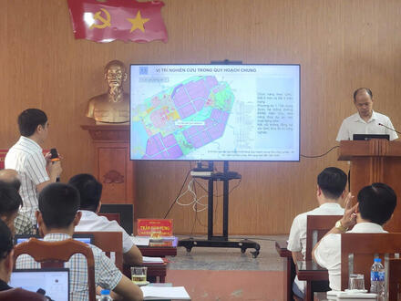 Kinh tế - Chính trị