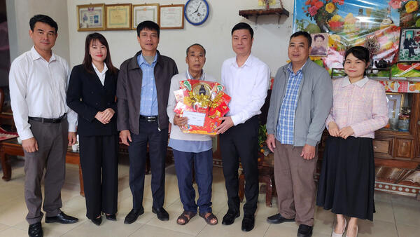 Xã Tân Thành tổ chức thăm, tặng quà nhân dịp tết Nguyên đán Bính Ngọ 2026