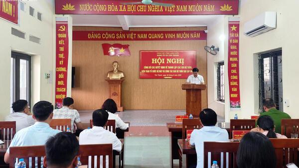 Đảng ủy xã Tân Thành công bố các quyết định thành lập Chi bộ thôn và kiện toàn tổ chức sau sáp nhập