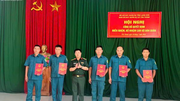 Công bố các Quyết định bổ nhiệm, miễn nhiệm cán bộ Dân quân năm 2026